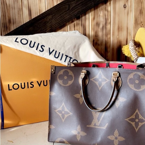 Handbags - ✨ ONTHEGO GM ✨ ♥️ AUTHENTIC ♥️ Louis Vuitton